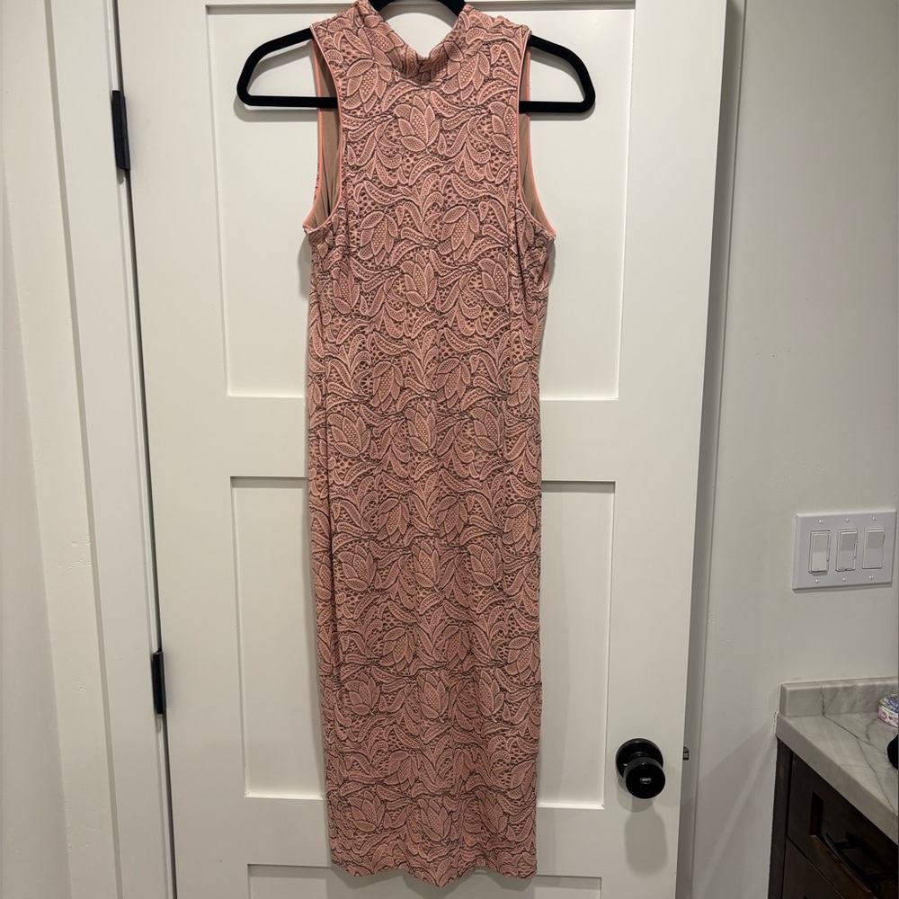 Dress the Population Sleeveless Lace Midi Dress in Dusty Rose
